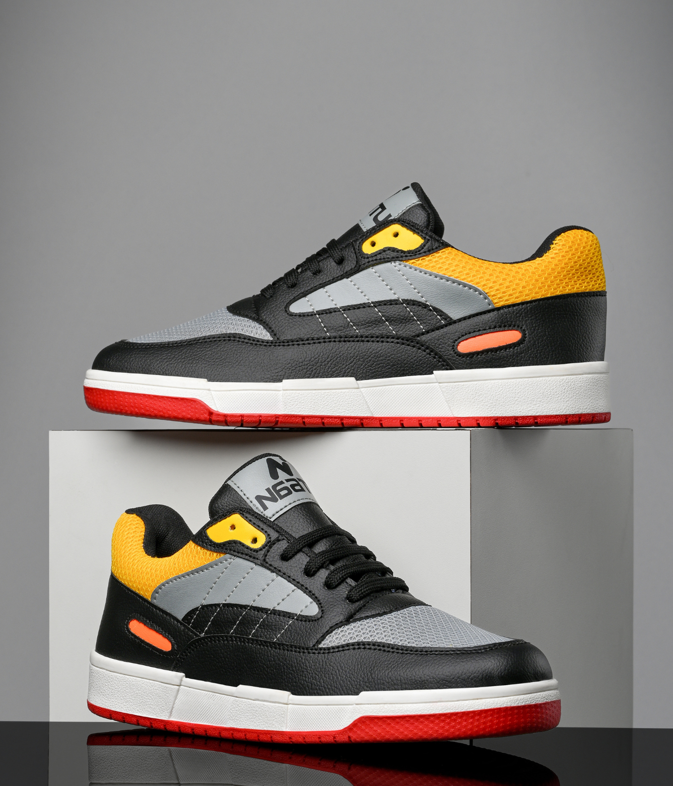 Naatu Black Weekend Sneakers
